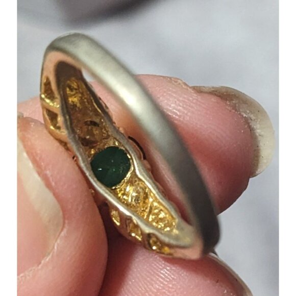 Elegant Mid Century Jewelry Concepts Gold Tone Ring With Green And Clear Stones - Picture 8 of 16